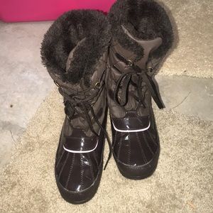 Snow boots MOVING SALE NOW CHECK IT OUT NOW